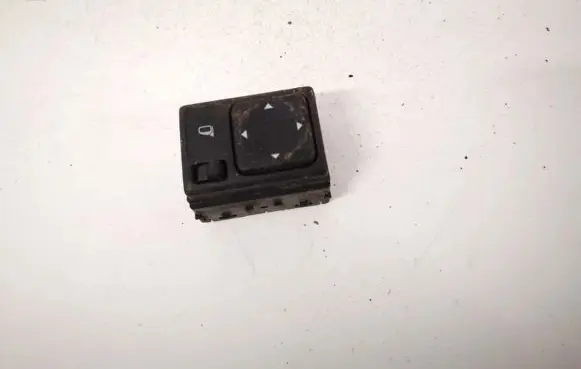 Nissan Juke I F15 Wing mirror switch