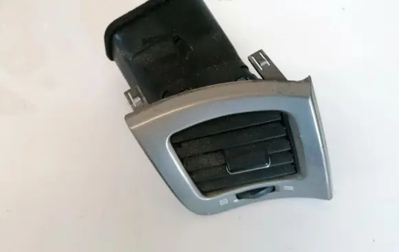 Toyota Avensis Verso Dash center air vent grill 5566044080 55660-44080