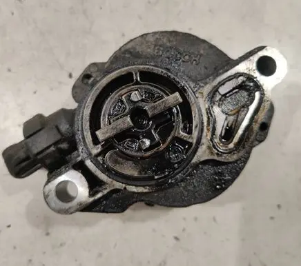 Citroen C4 I Vacuum pump