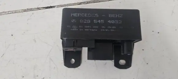 Mercedes-Benz ML W164 Glow plug pre-heat relay 0285454032 899081000