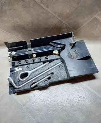 Mercedes-Benz C W203 Tool set 2038900061