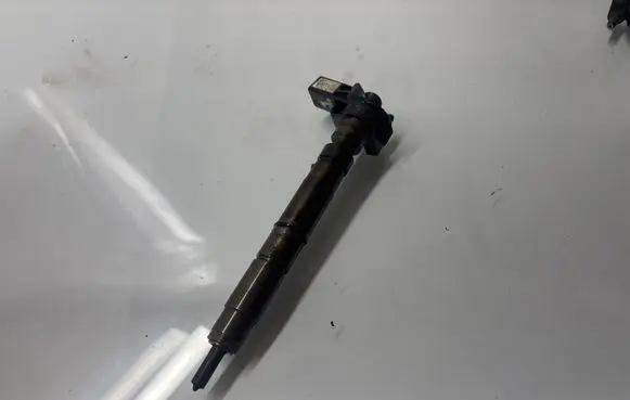 Audi A4 S4 B8 8K Fuel injector 0445116030