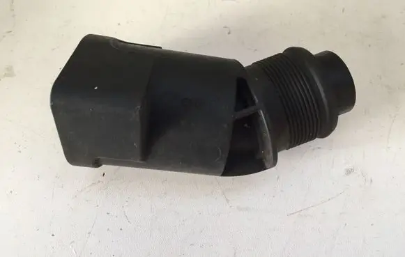 Volkswagen Golf VII Turbo air intake inlet pipe/hose 04L131111T