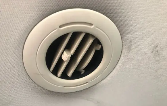 Chrysler Grand Voyager V Air vent grill in roof 