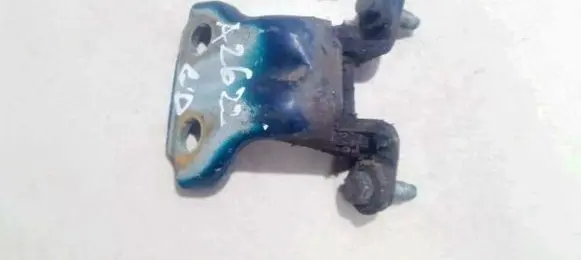 Mitsubishi Carisma Rear door lower hinge