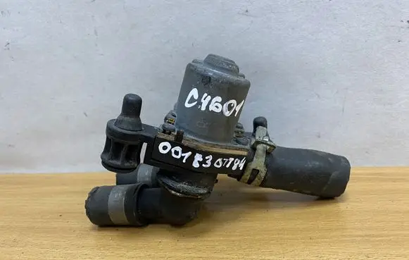 Mercedes-Benz E W210 Coolant heater control valve 0018307784 C4601