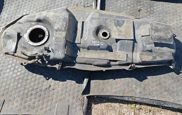 Toyota RAV 4 (XA30) Fuel tank 