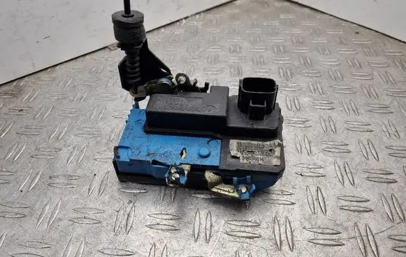 Volvo V70 Front door lock 30634614