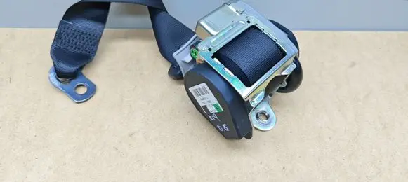 Mercedes-Benz CLS C219 Rear seatbelt 2198602085