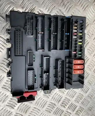 Opel Signum Fuse module 13170890