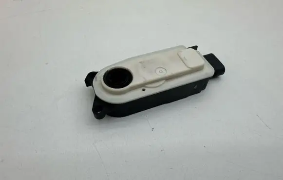 Jaguar XE Intake manifold valve actuator/motor 5877R1007