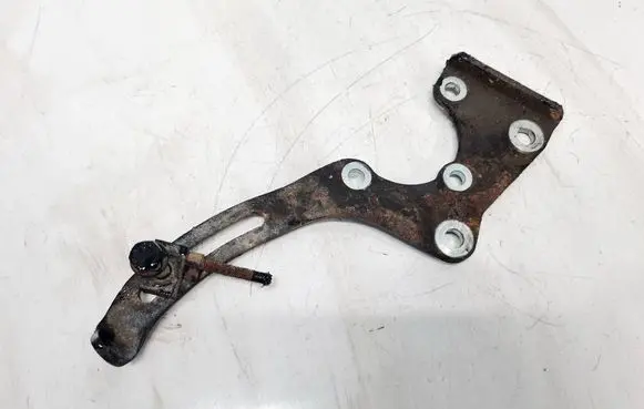 Volvo 440 Engine mounting bracket