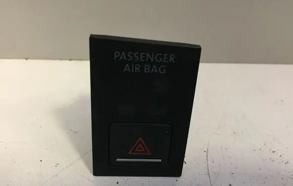 Volkswagen Golf VII Hazard light switch 5G0953509A