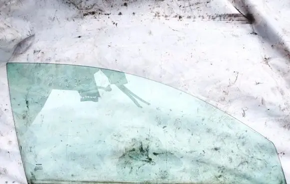 Nissan Primera Front door window glass four-door