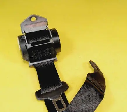 Rear seatbelt