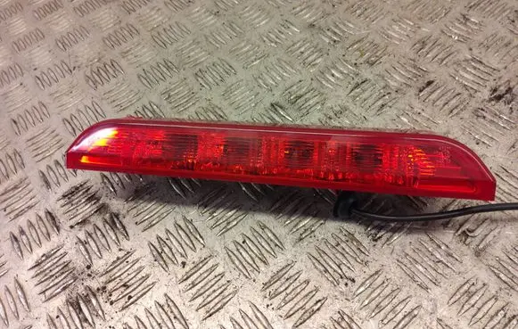 KIA Stonic Third/center stoplight E1334767