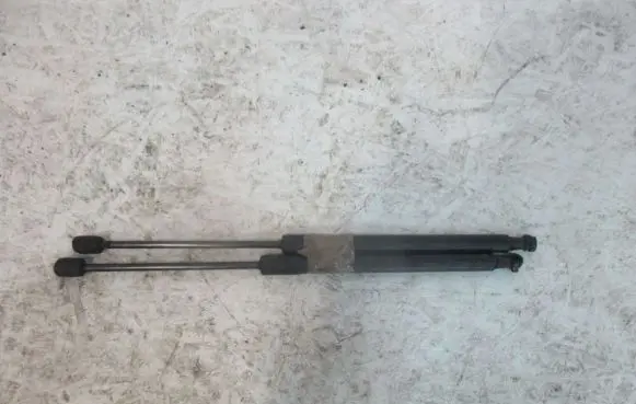Volkswagen PASSAT B6 Shock absorber/damper mounting bracket 