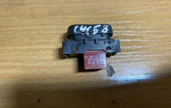 Mercedes-Benz E W210 Other switches/knobs/shifts 2108202810 C4158
