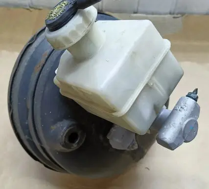 Land Rover Discovery 3 - LR3 Brake booster