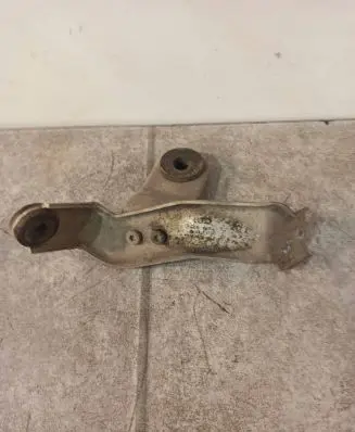 Audi A8 S8 D3 4E Intercooler pipe mounting bracket 4E0145813C