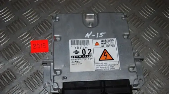 Nissan X-Trail T30 Engine control unit/module MB2758002957