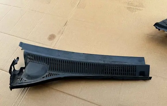 Suzuki SX4 Wiper trim 7233180J1 72331-80J1