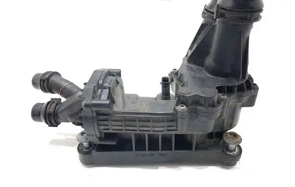 Volkswagen PASSAT B8 Thermostat/thermostat housing 05L121111L