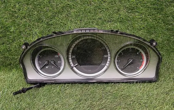 Mercedes-Benz C W204 Speedometer (instrument cluster) A2049002705 A2049015000 A2049022702