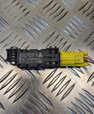 Audi A3 S3 8P Airbag deployment crash/impact sensor 8E0959651A 601309 180107