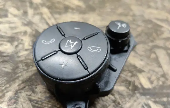 Mercedes-Benz C AMG W204 Steering wheel buttons/switches A2048210051