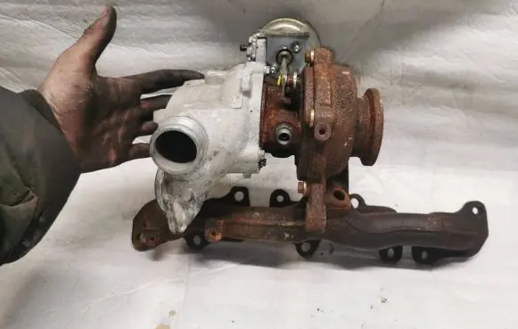 Volkswagen Sharan Turbo 04L256010R