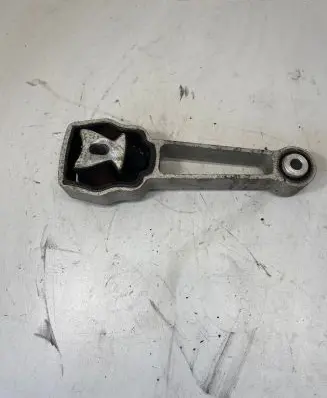 Land Rover Freelander 2 - LR2 Engine mount bracket
