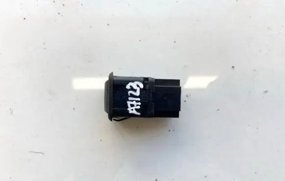 Volkswagen PASSAT B5 Fuel tank opening switch 3B0959833A 03000313
