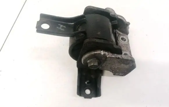 Mitsubishi Outlander Engine mount bracket