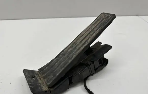 BMW 1 F20 F21 Accelerator throttle pedal 6853175