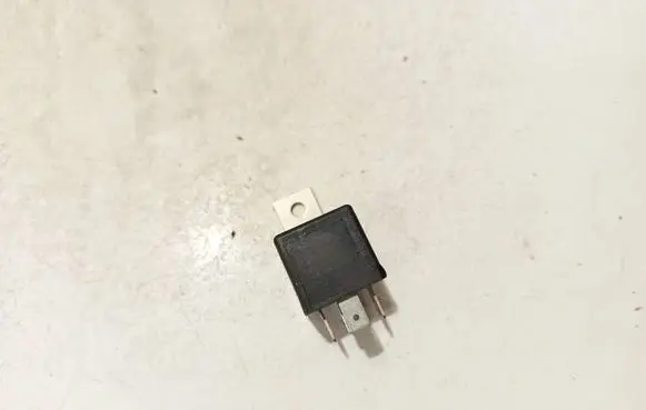 Volkswagen Touareg I Other relay v23134a1052c643