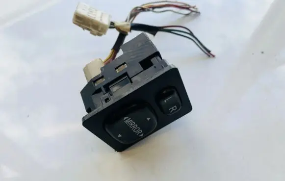 Toyota Avensis Verso Wing mirror switch 769746