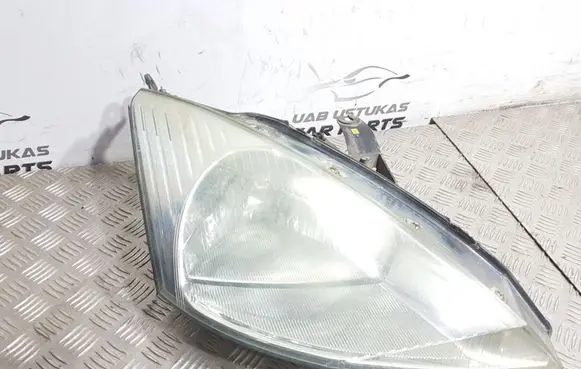 Ford Focus Headlight/headlamp 0374D 9421 XS4X13N005