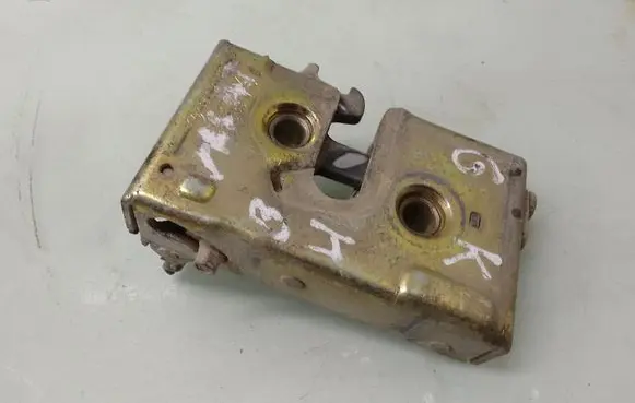 Volkswagen PASSAT B4 Rear door lock 357839015D