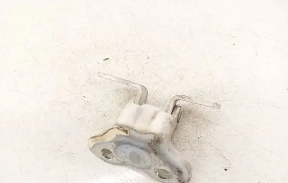 Toyota Avensis T270 Rear door lower hinge