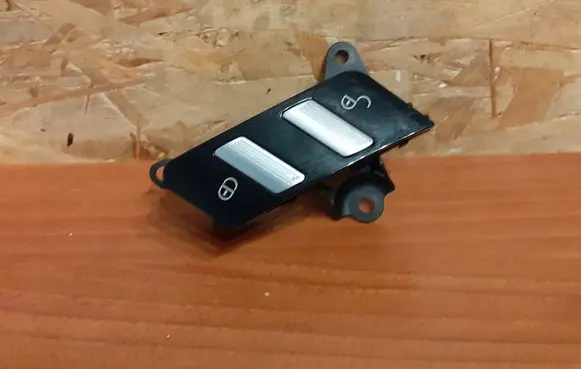 Mercedes-Benz S W221 Central locking switch button A2218213151 2522