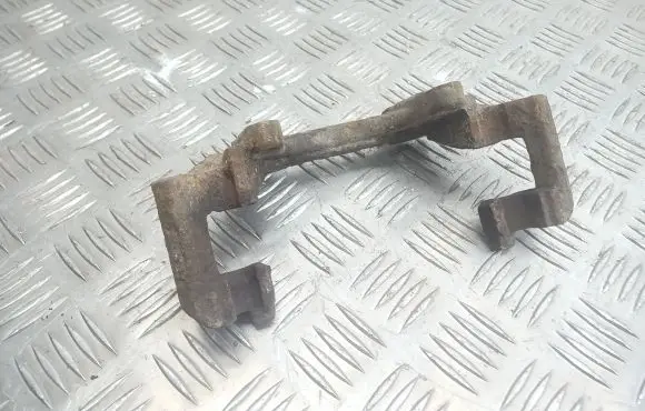 Volkswagen PASSAT B5.5 Front Brake Caliper Pad/Carrier 