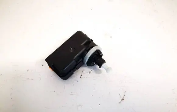 Opel Corsa D Headlight level adjustment motor 89053202