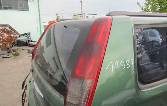 Nissan X-Trail T30 Rear/tail lights 