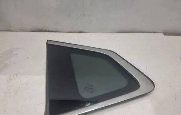 Nissan X-Trail T32 Rear side window 833014CC0B 833014CC0A