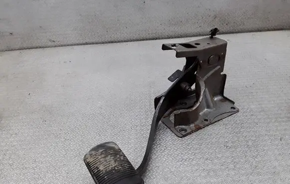 Chrysler Sebring (JS) Brake pedal