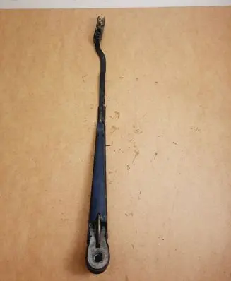 Mercedes-Benz W123 Front wiper blade arm