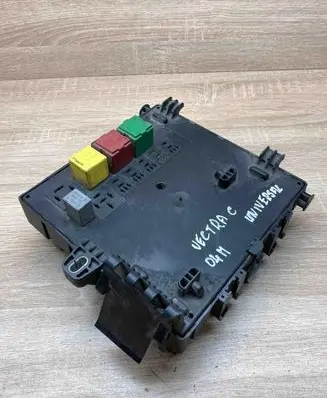 Opel Vectra C Fuse module 13189926