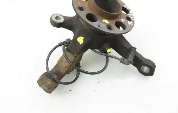 Mercedes-Benz B W245 Front wheel hub spindle knuckle 