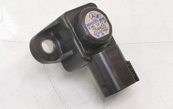 Mercedes-Benz E W211 Air pressure sensor A0051537228
